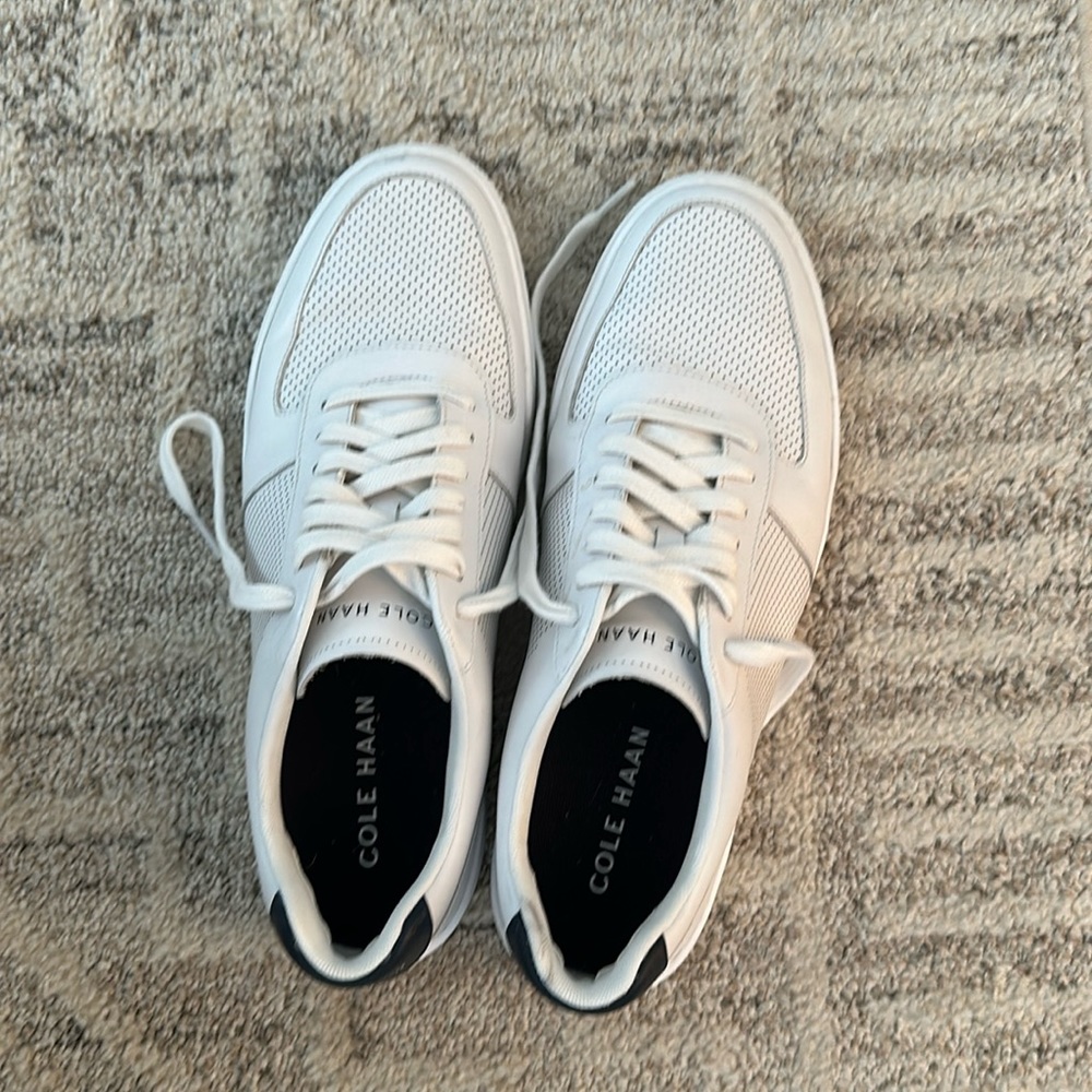 Men’s 9.5 Cole Haan white tennis shoes. EUC.